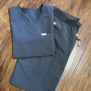 Figs Women's Gray Scrub Set